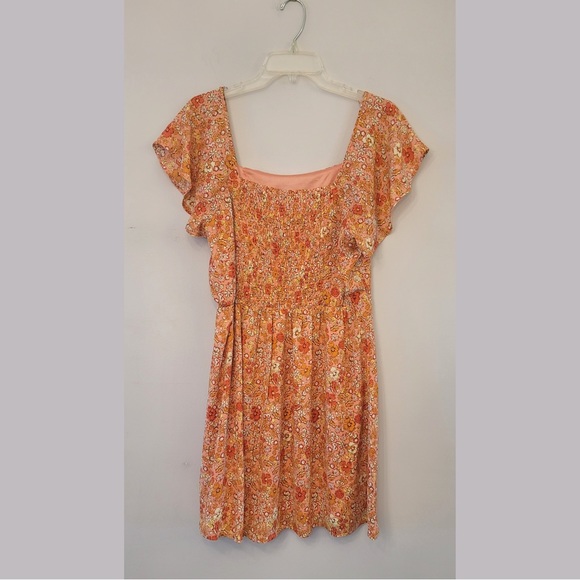 Beautiful lightly worn frilly size Large dress - Picture 2 of 3